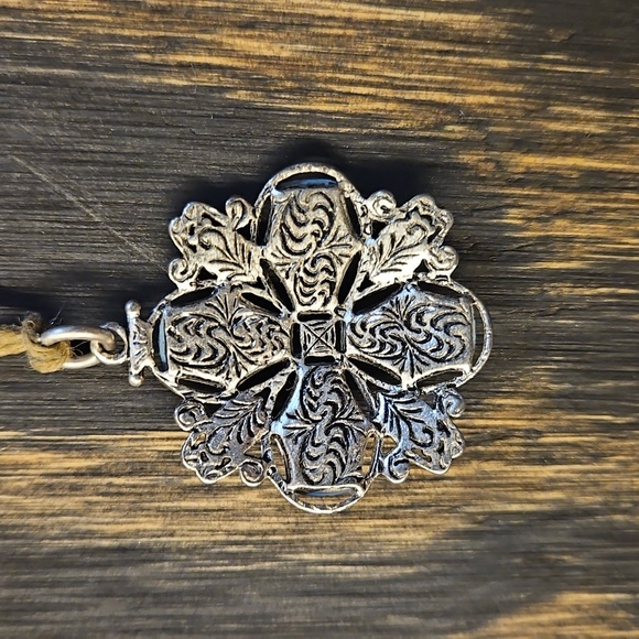 Ventage Celtic Silver and Yellow Pendant On A Adjustable Necklace - Picture 3 of 4